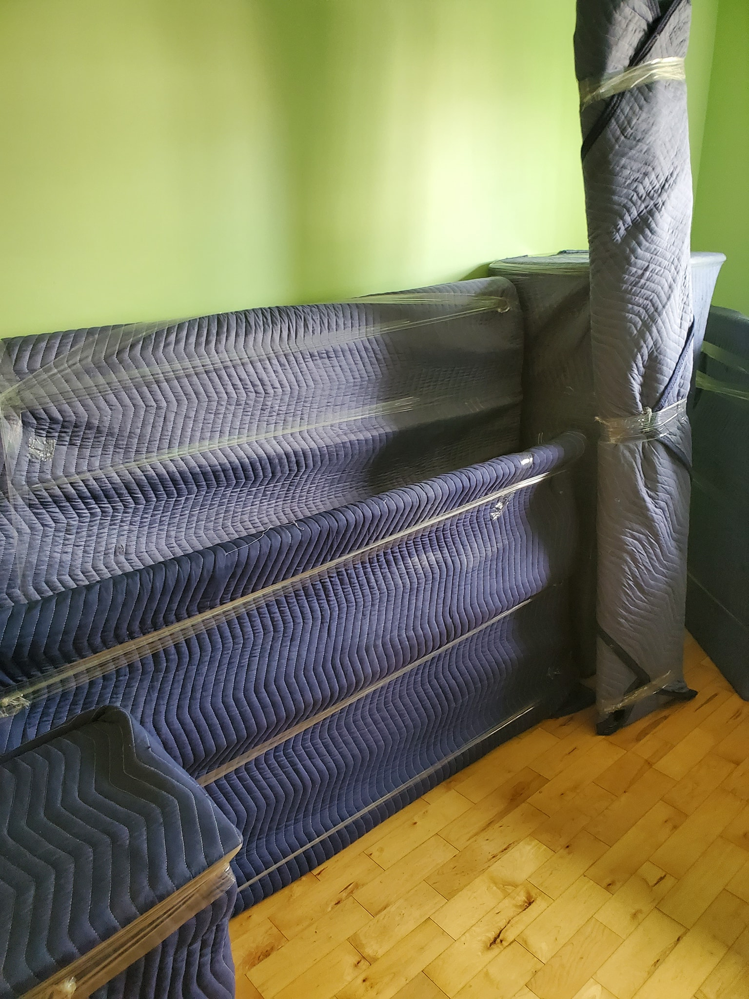 furniture, Move in Laval, North Shore