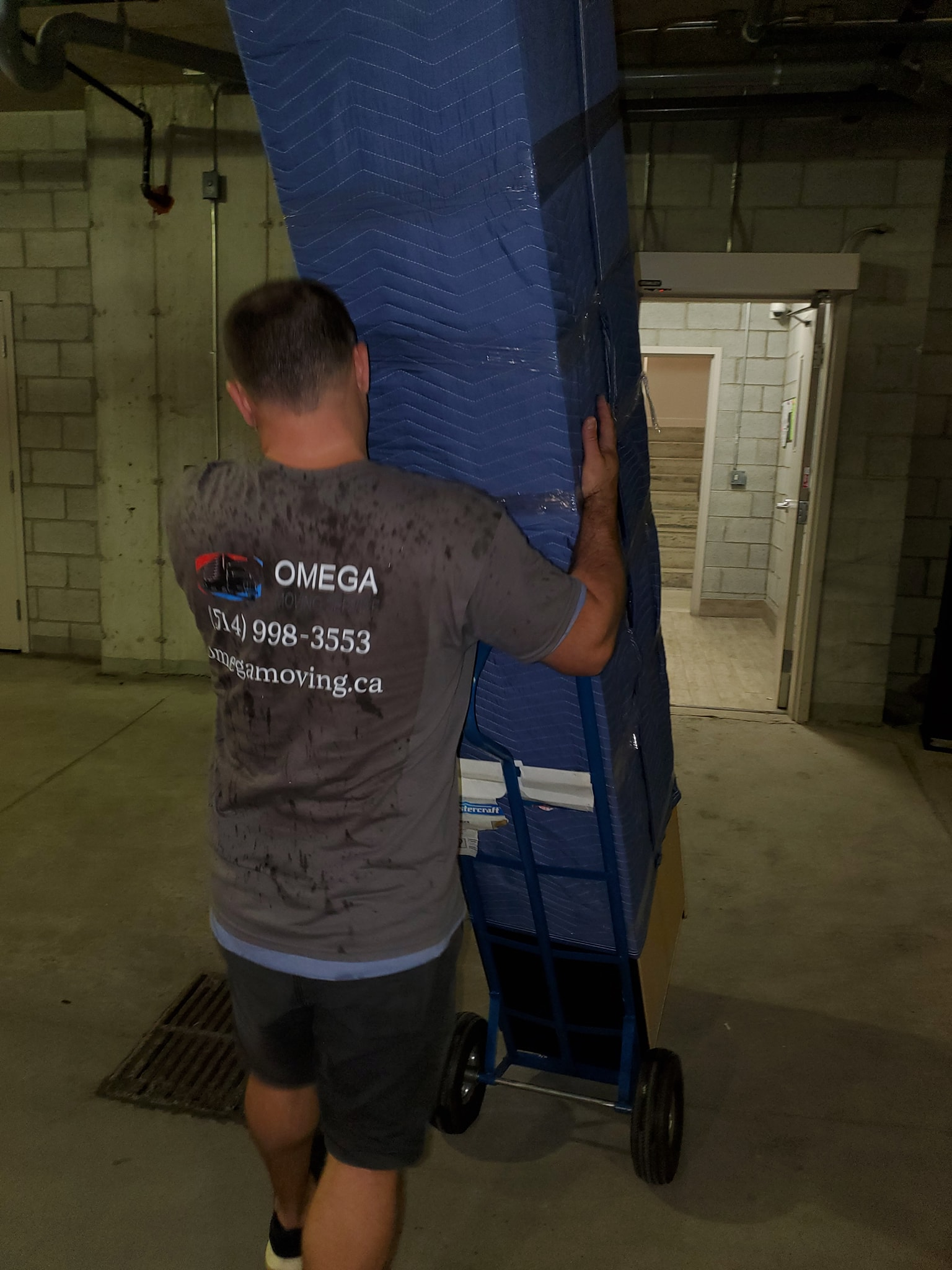 furniture handling, Downtown Montreal Moving