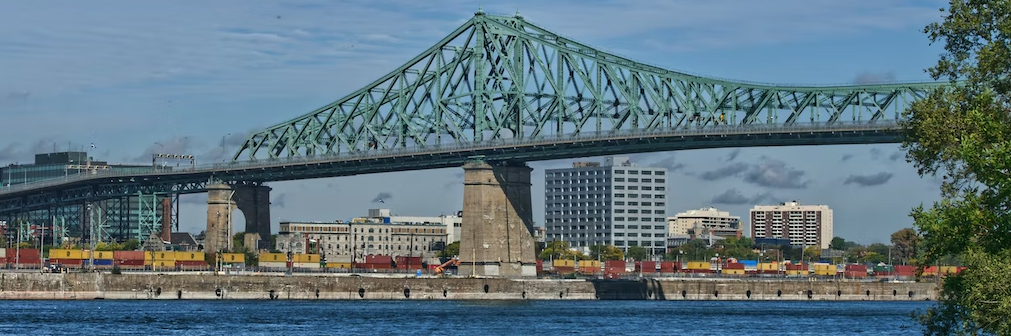 The Jacques-Cartier Bridge between Montreal and Longueuil